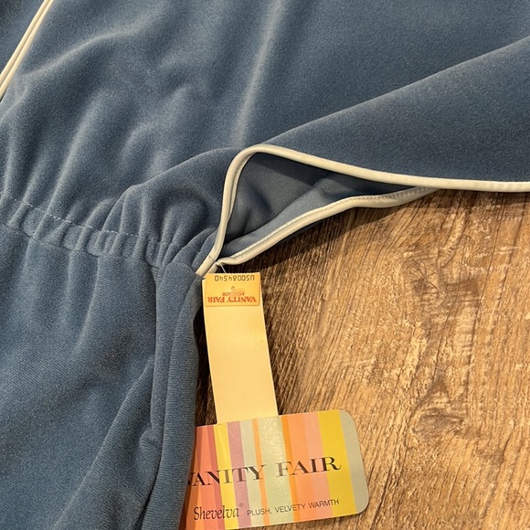 Rare 70’s Vanity Fair Shevelva Plush Velvet Warmth Robe/Gown Flare sleeve Size S - Picture 11 of 13